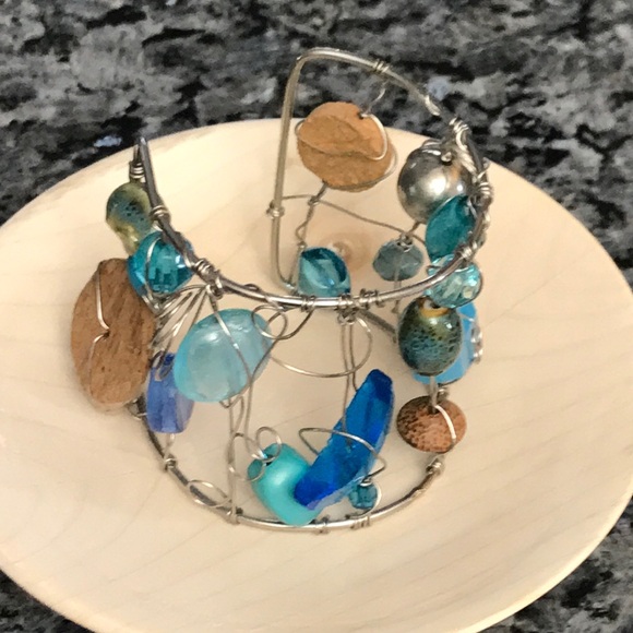 Blue crystal wood bead silver wire bangle - Picture 1 of 4